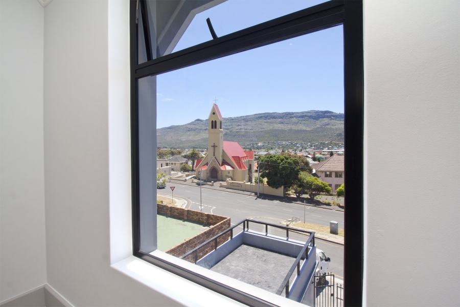 4 Bedroom Property for Sale in Fish Hoek Western Cape